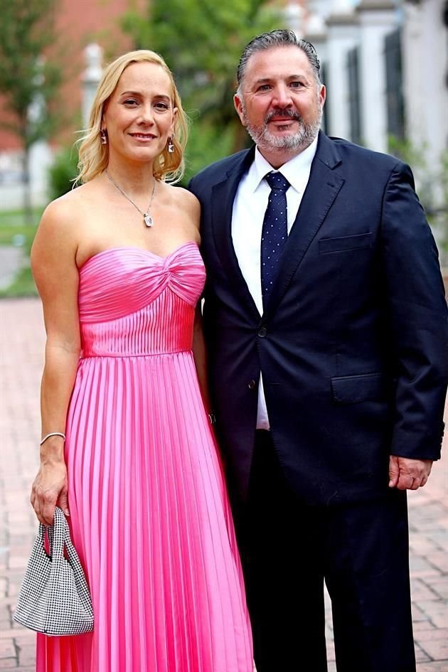 Rebeca Lobo de Nájera y Guillermo Nájera
