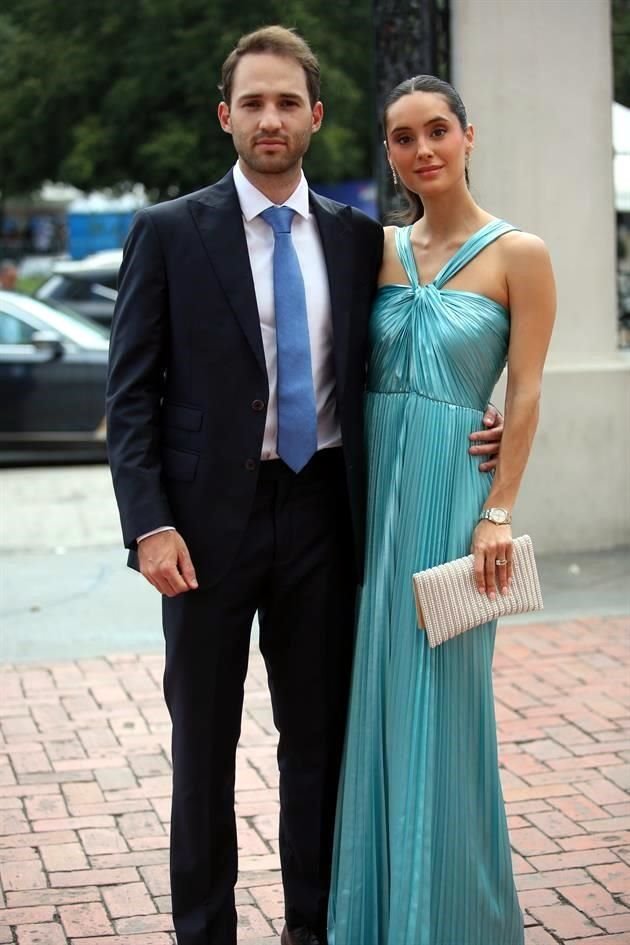 Juan Pablo Farías y Roberta Lobo