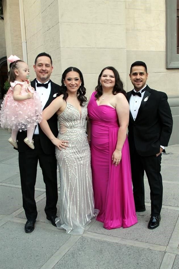 Miranda Flores, Rafael Flores, Adriana Camacho, Aga Izak y Daniel Flores
