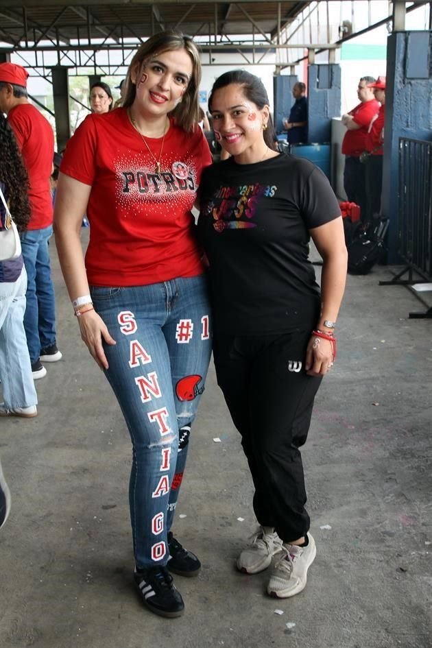Estephany García y Jéssica Lankenau