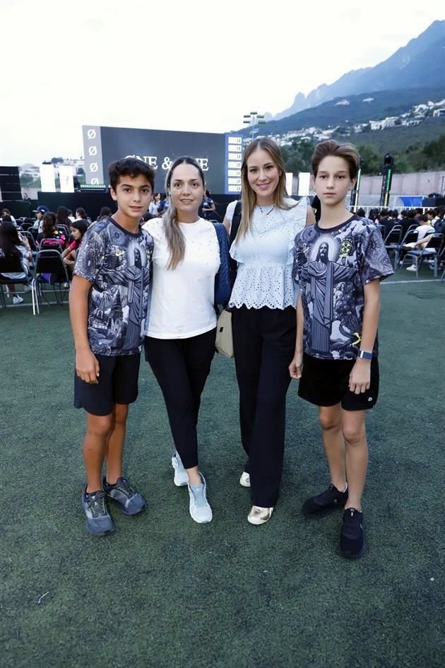 Emilio Flores, Fernanda Navarro, Diana Villarreal y Marcelo Pérez