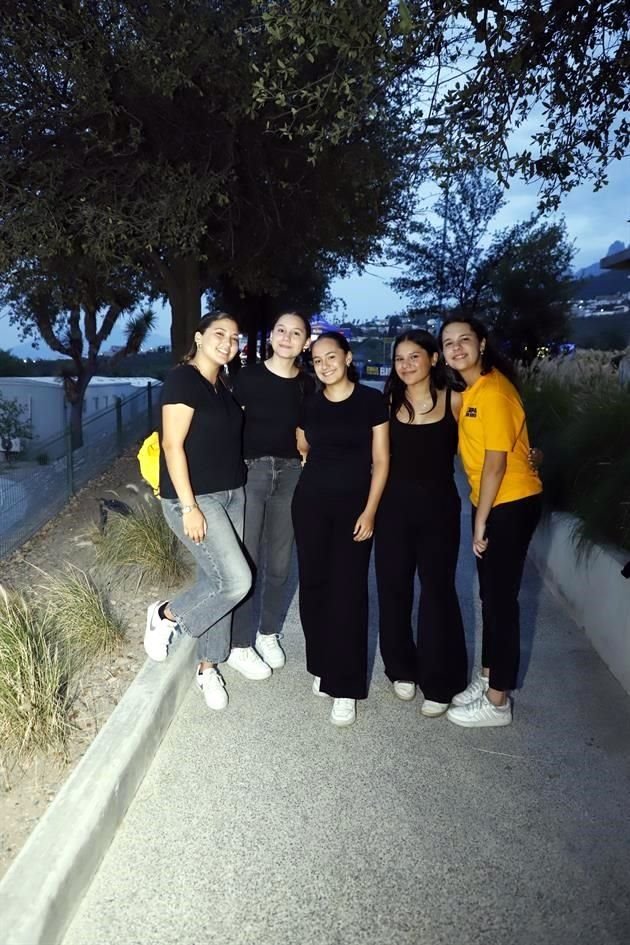 Gretta Villarreal, María Zamora, Isabella Zamora, Daniela Gámez y Renata Zamora