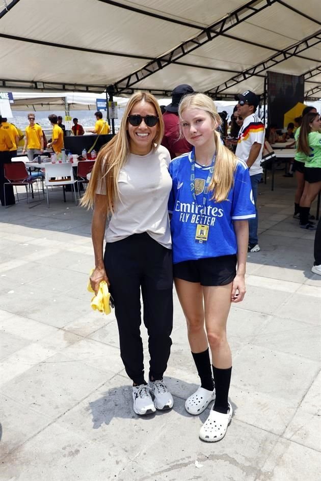 Paty Mejía y Daniela Morales