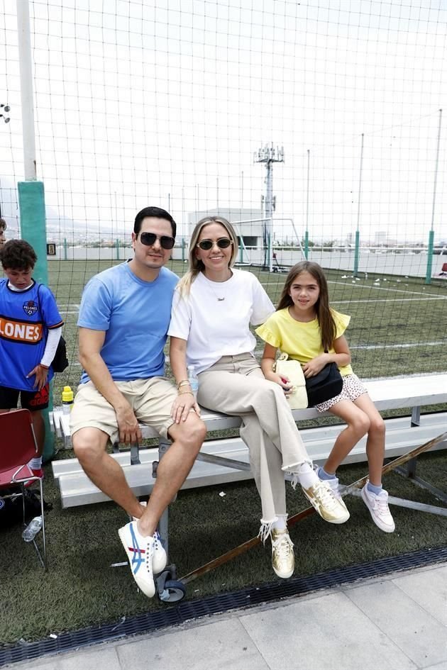 Ernesto Robles, Janet Vera y Bárbara Robles