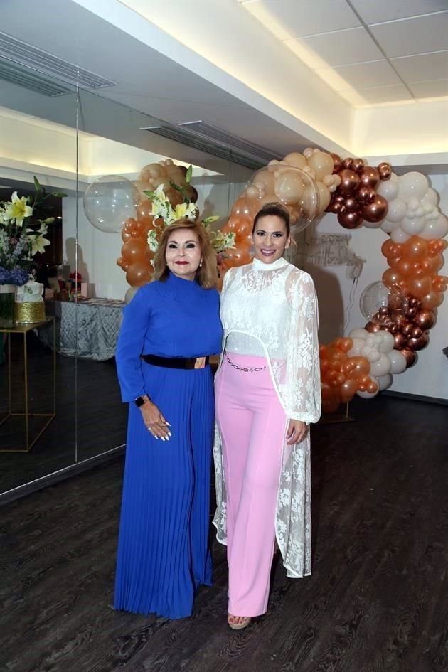 Caridad Romney y Alma Cavazos