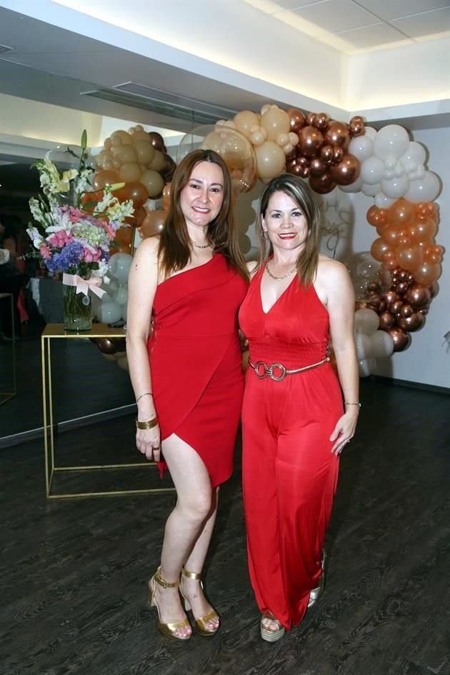 Karla Saldaña y Jeanette Moebius de Carrillo