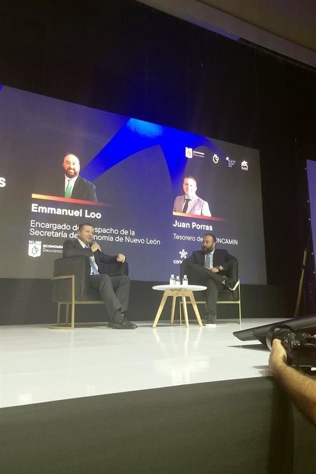 Juan Alberto Porras (izq.), Tesorero de Concamin, y Emmanuel Loo, encargado del despacho de la Secretaría de Economía.