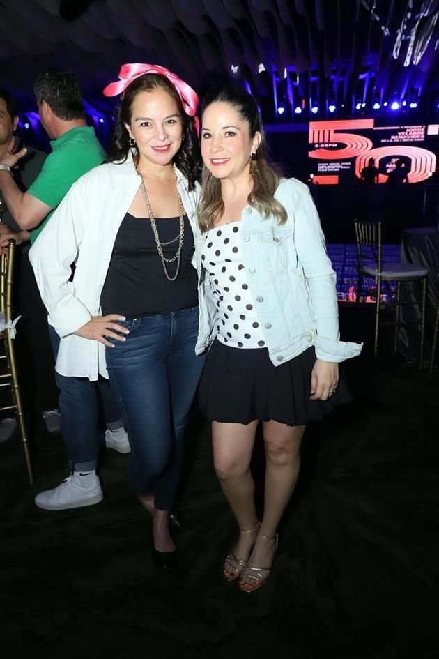 Marina Figueroa de Muñoz y Gaby Flores