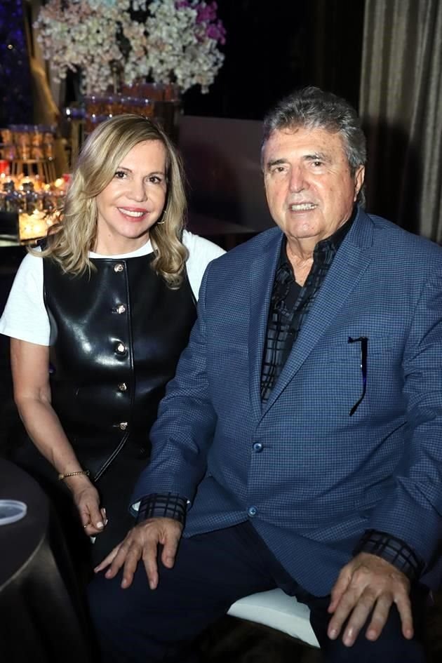 Gina Benavides de Velarde y Jorge Velarde Ortiz