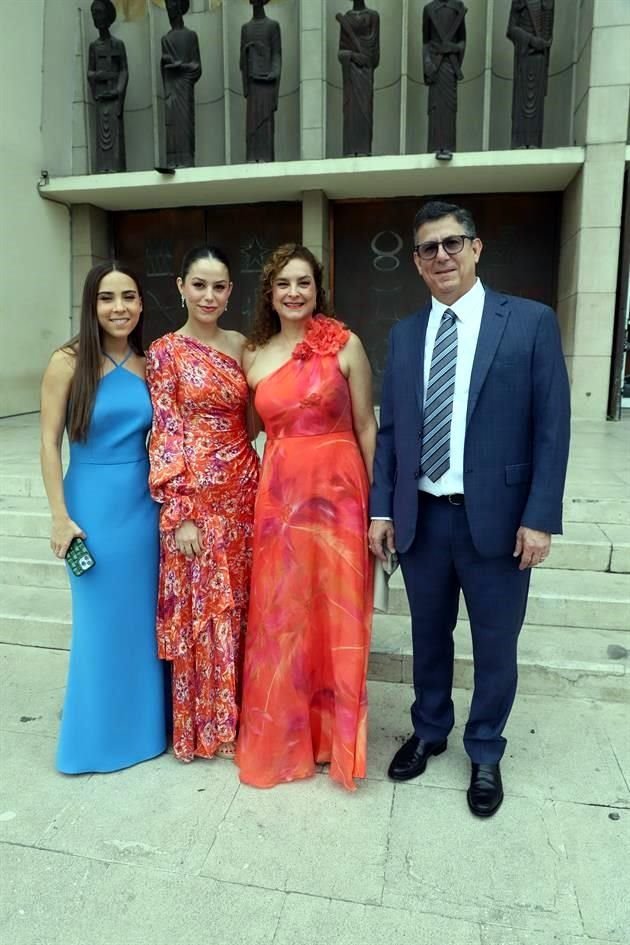 Carmen Quiroga, Ana Gaby Elizondo, Gaby Santos de Elizondo y Ricardo Elizondo