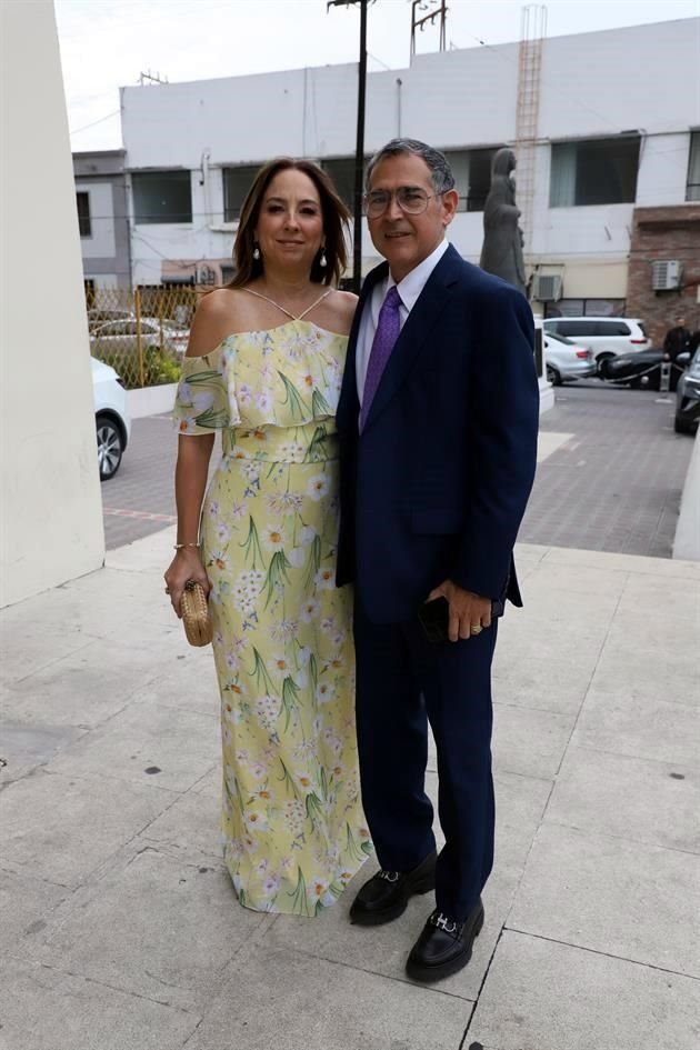 Nora de Rodríguez y Adrián Rodríguez