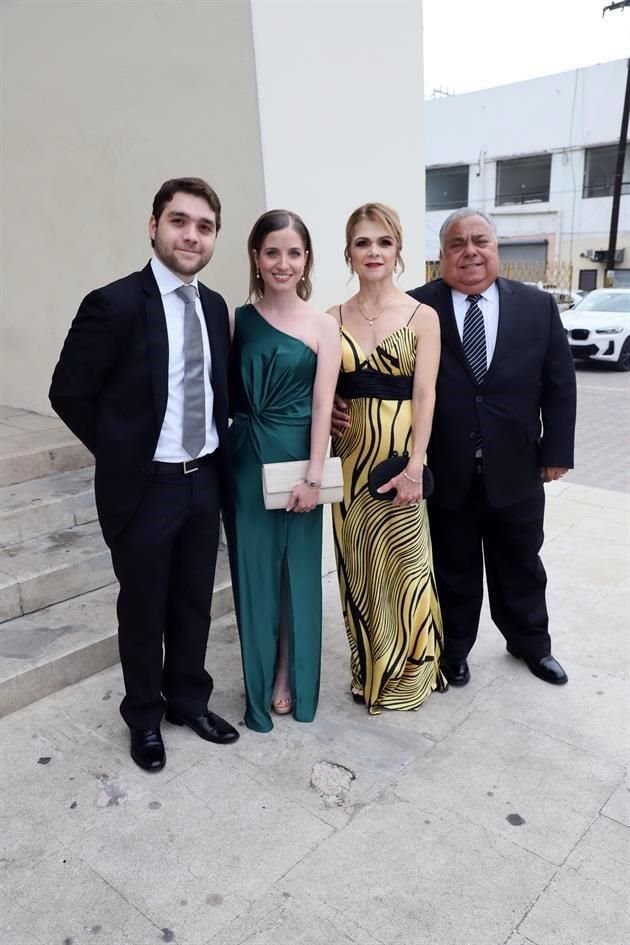 Juan Carlos Mange, Cristina de la Garza, Adriana Dávila de Mange y Sergio Mange