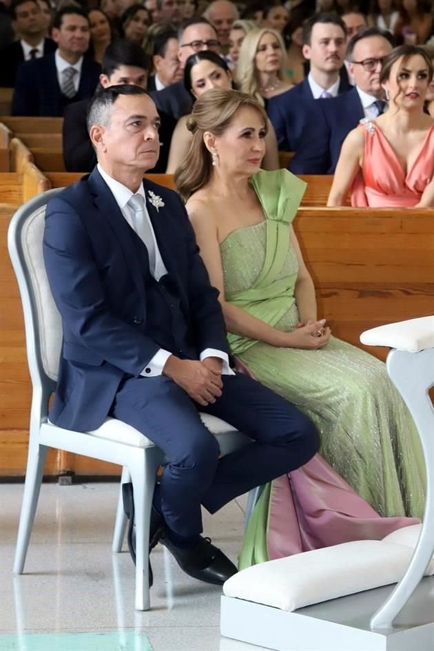 PAPÁS DEL NOVIO. Rodrigo Sepúlveda García y Lolys Rada de Sepúlveda
