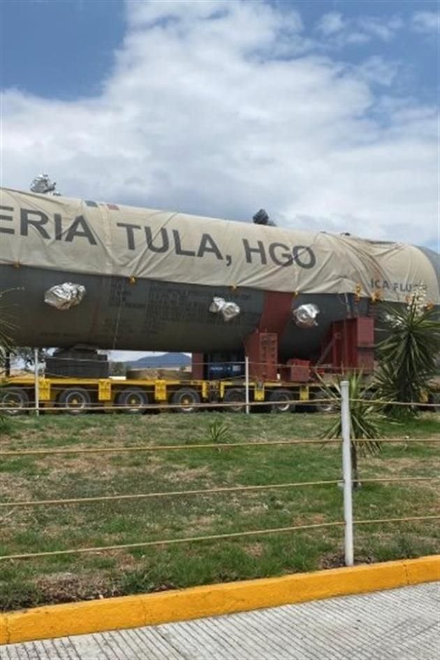Pobladores de la comunidad de Jilotepec, en Edomex, tienen 'secuestrados' los objetos de más de 7 mil millones de pesos desde hace cinco meses en demanda de obras públicas y por la inseguridad.