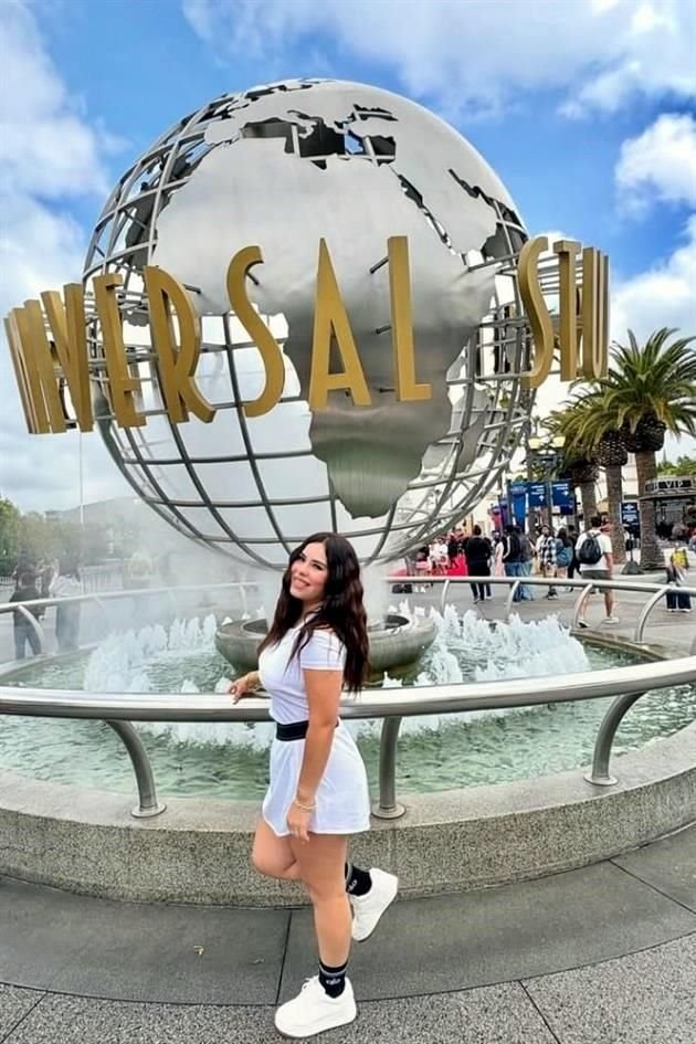 Laura Flores Esquivel