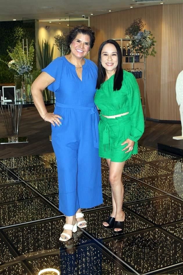 Paty de Dávila y Olga Becerra