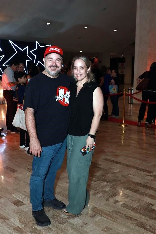 Juan Ramón Palacios Chapa y Esperanza Dorbecker de Palacios