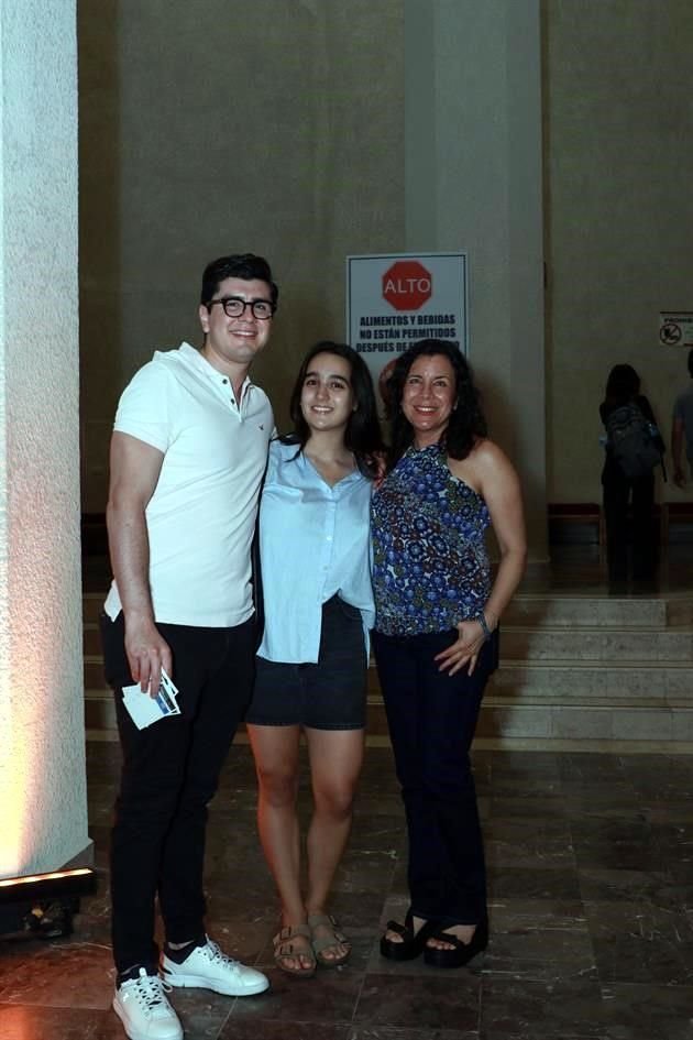 Oliver Swain, María José Herrera y Maty Cabrera