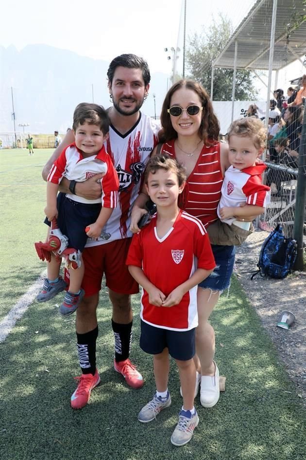 Santiago de la Garza, Humberto de la Garza, Estefanía Domene, Emilio de la Garza y Marcelo de la Garza