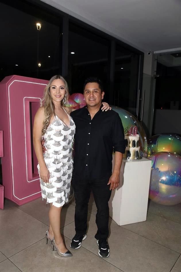 Sally Acuña y César Cuéllar