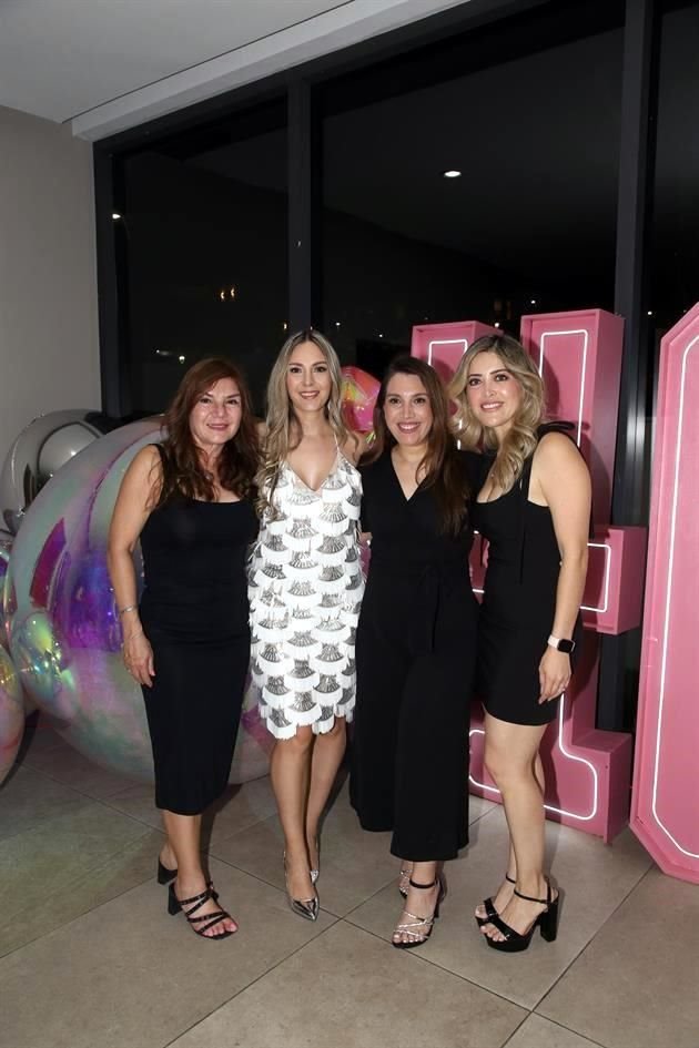 Rosalía Flores, Sally Acuña, Jéssica Acuña y Perly Rivera