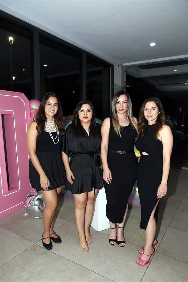 Caro Aldape, Nancy Marmolejo, Lydia Alvidrez y Adriana Vélez