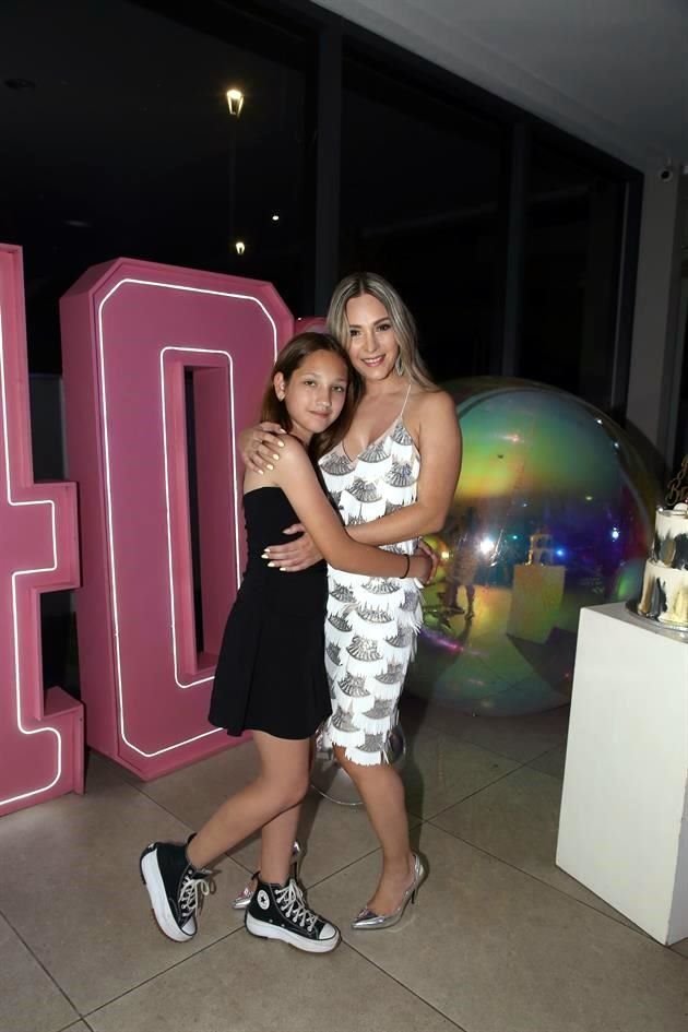 Renata Cuéllar y Sally Acuña