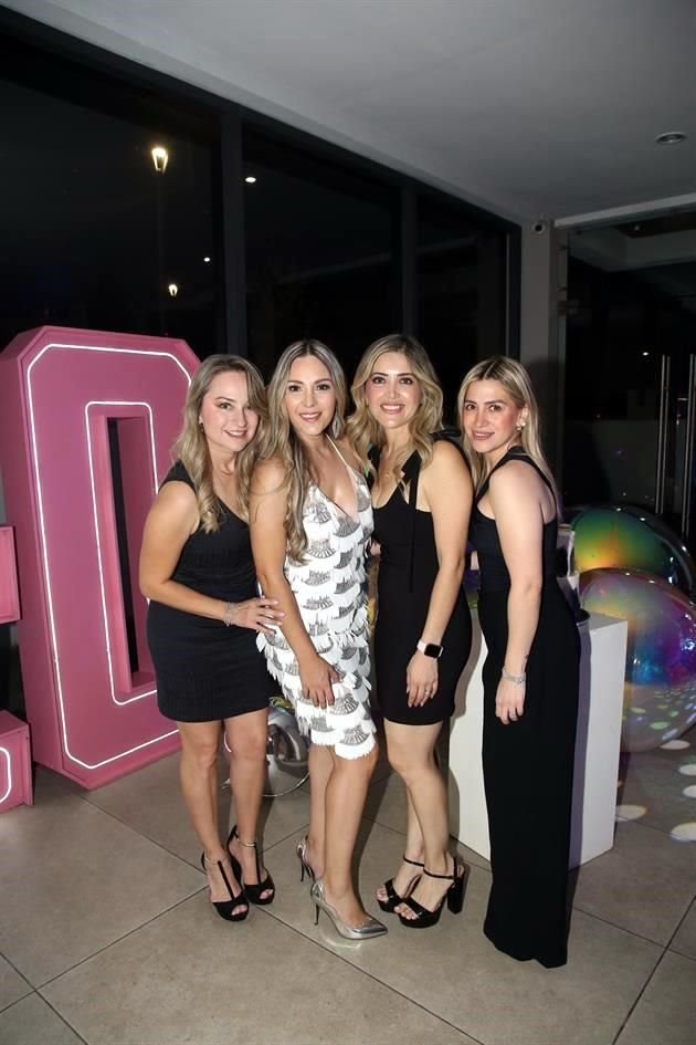 Denisse Contreras, Sally Acuña, Perly Rivera y Melissa Callejas