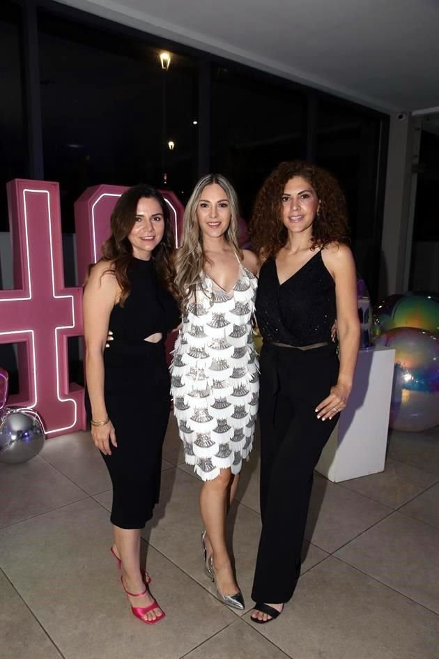 Adriana Velez, Sally Acuña y Nelly Alanís
