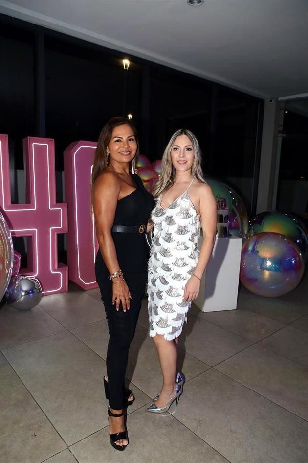 Marisol Martínez y Sally Acuña