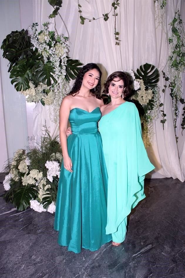 Laura Zendejas y Laura De la Vega