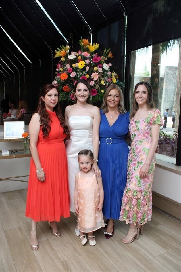 Diana Ibarra, Daniela Ibarra, Paulina Garza Ibarra, Rosy Acevedo y Denisse Ibarra
