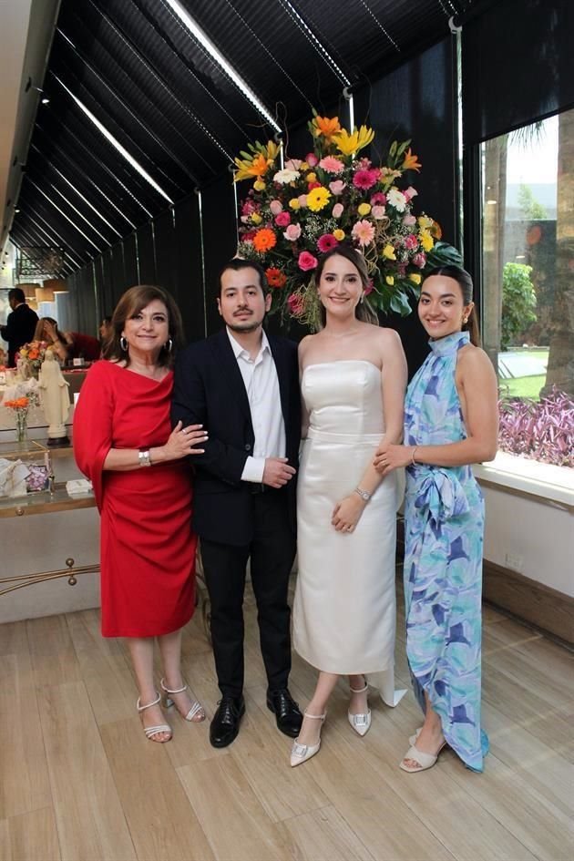 Marcela Quiroga de Zambrano, Ricardo Zambrano, Daniela Ibarra y Marcela Zambrano