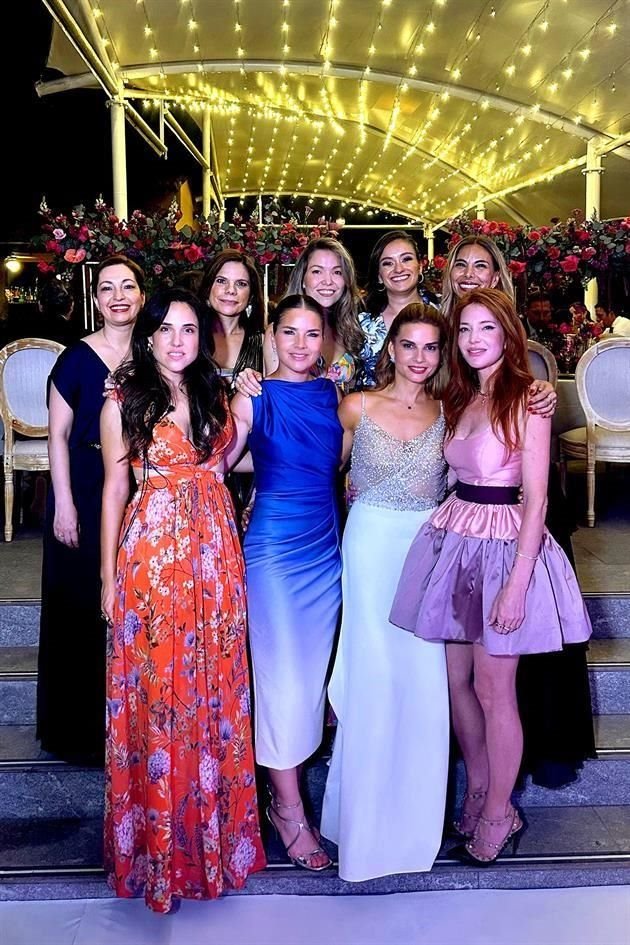 Arriba: Katalina Elizondo, Maribel Treviño, Bárbara Treviño, Lucía Madero y Mayra Mata. Al frente: Ana Pau Elizondo, Lucía Guerra, Ivonne Fautsch y Sulamit Elizondo
