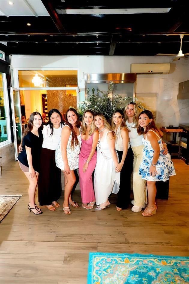 Arantxa Chapa, Lhing, Ana Sada, Angie Andonie, LA NOVIA, Chabe Andonie, Lulú Andonie y Carolina Hernández