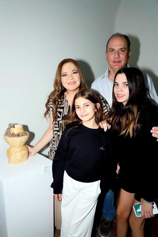 Karla Assad, José Luis Font, Karla Font y Alejandra Font