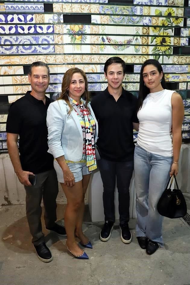 Othón de la Garza, Maru de la Garza, Diego de la Garza y Juliana Odriozola