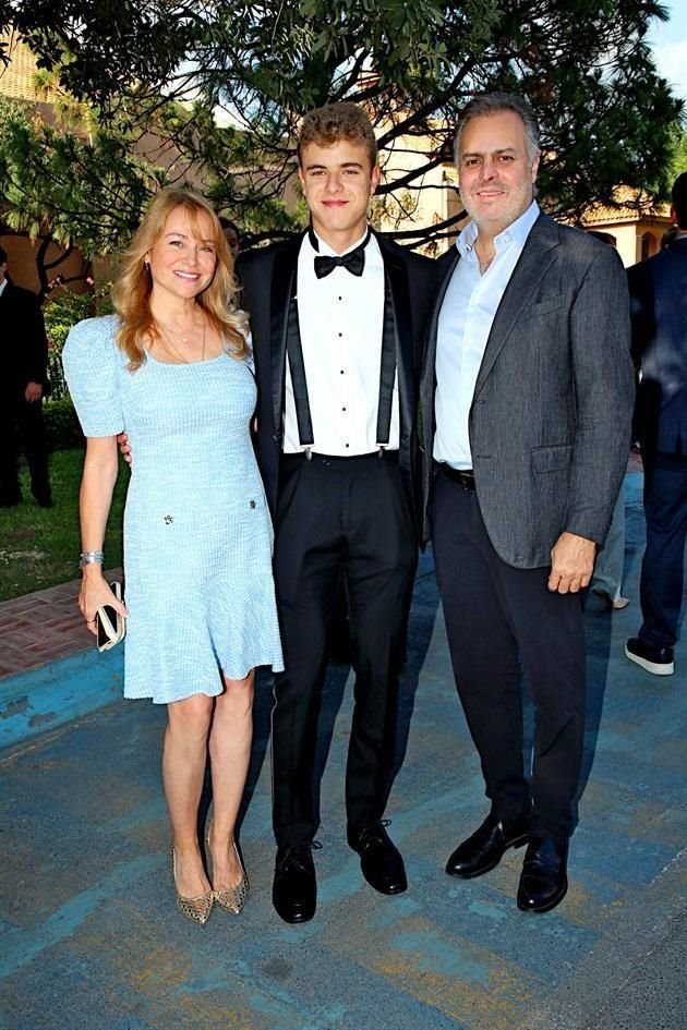 Ana Cristina Celada de Garza, José Miguel Garza y Juan Carlos Garza