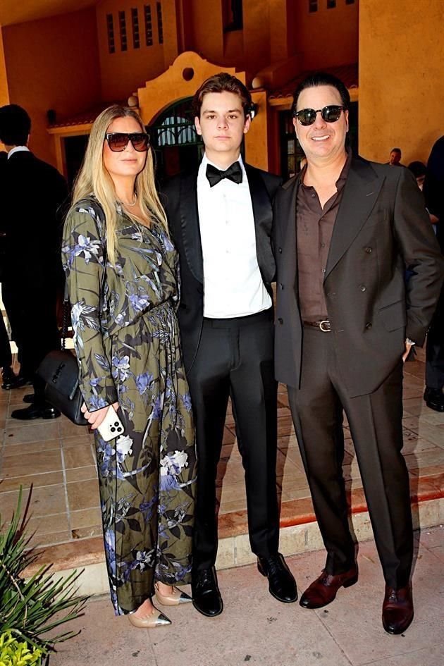 Alicia Santos de Martínez, Alfonso Martínez y Alfonso Martínez