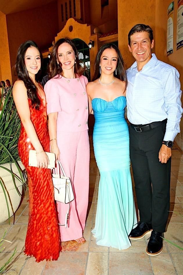 Luisa Guardado, Loretta Zambrano, Sofía Guardado y Gabriel Guardado