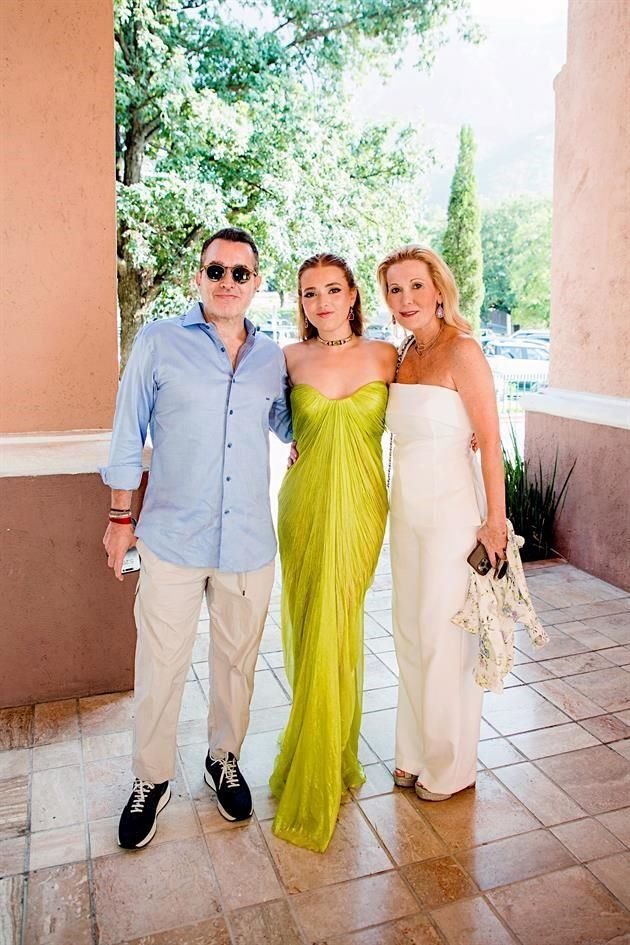 Ernesto Bredeé, Alexa Bredeé y Patricia González