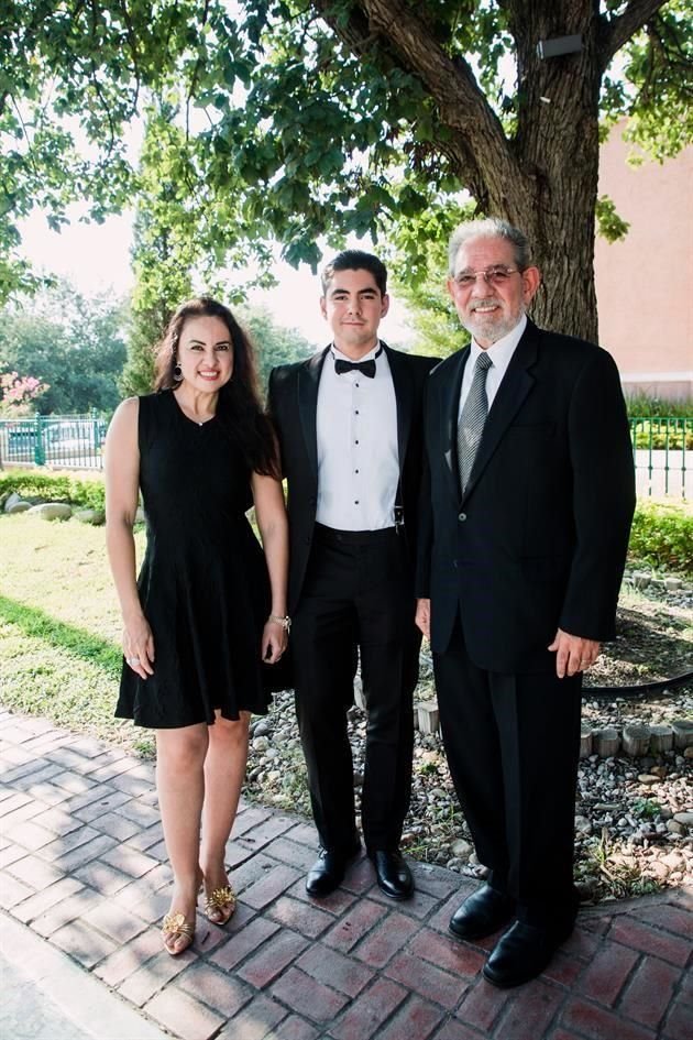 Sandra Morales de Lobo, David Lobo Morales y Rodrigo Lobo Morales
