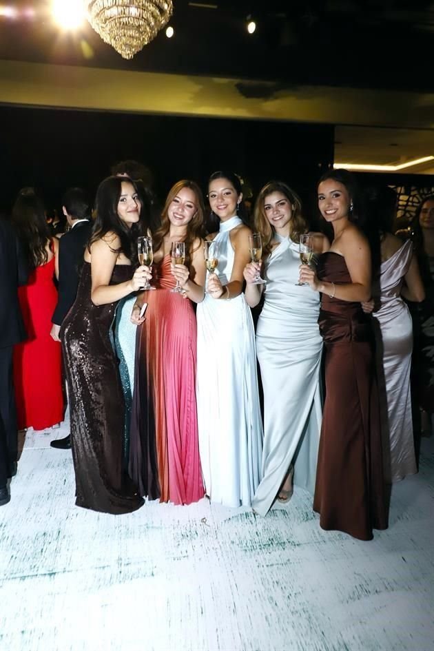 Ana Victoria Viramontes, María Sofía de la Garza, Alana García, Eugenia Fernández y Fernanda De Lascurain