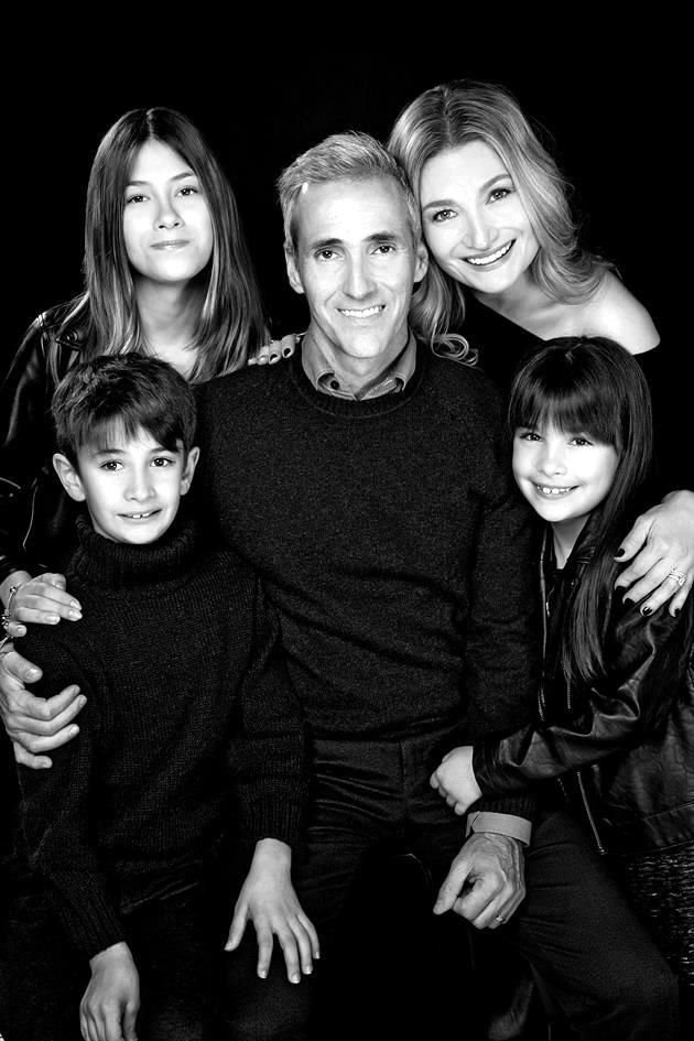 Rodrigo Zubiría, Gádor Garza de Zubiría y sus hijos Gádor, Rodrigo y Yana