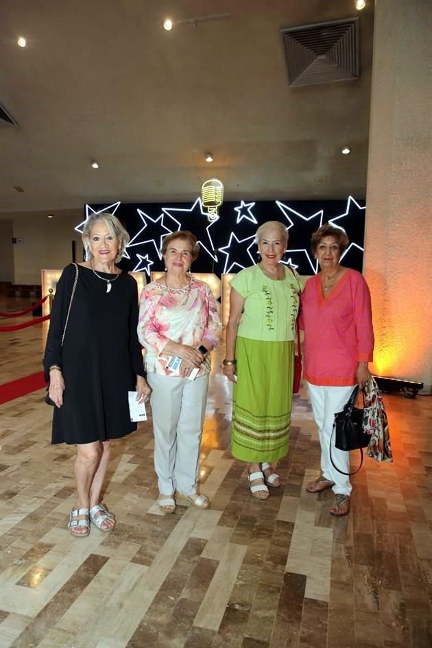Armandina Mota, Socorro Siller, Guadalupe Martínez y Amanda Aboytes