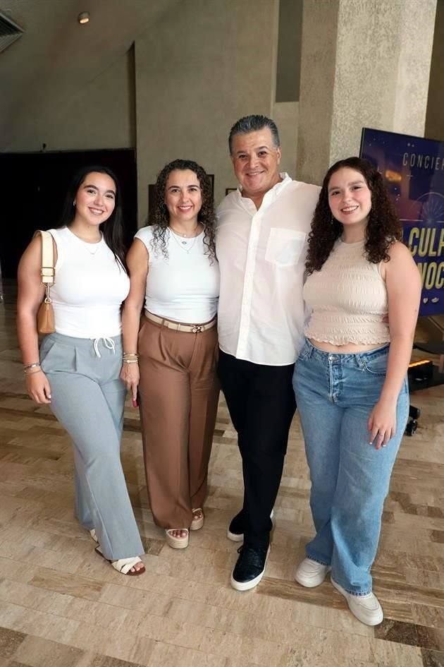 Carolina Martínez, Siomara Guerra, Ricardo Martínez y Ximena Martínez