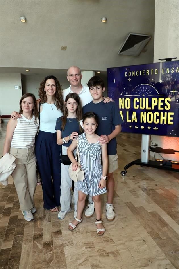 Mariana González, Silvia González de Belden, Jorge Belden, Mariana Belden González, Jorge Belden González y Viviana Belden González