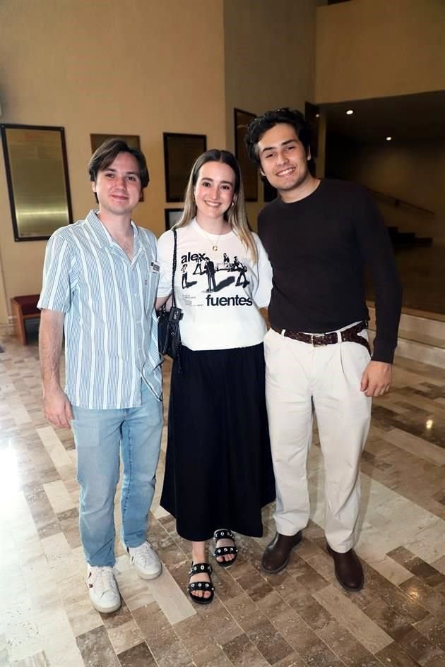Alejandro Álvarez, Claudia Guerra y Jorge del Carpio