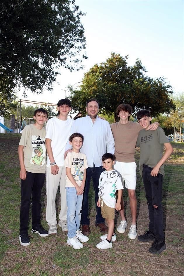 Leonardo González Durán, Patricio González Durán, Juan Antonio González Rodríguez, Mauricio González Durán, Marcelo González Durán, Santiago González Durán y Emilio González Durán