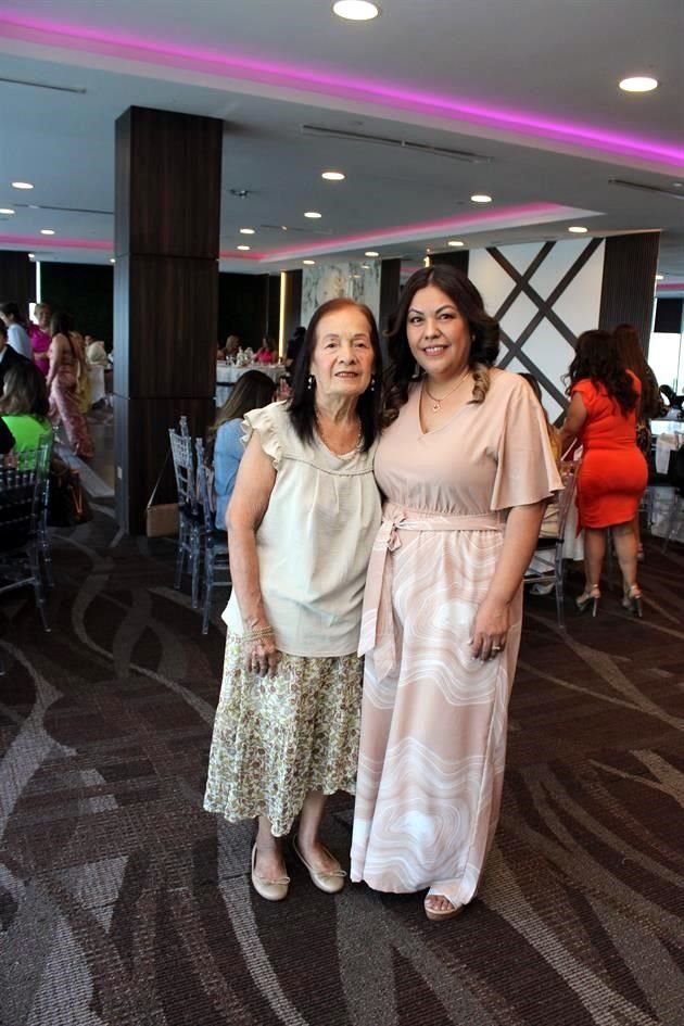 Margarita Núñez y Juany López